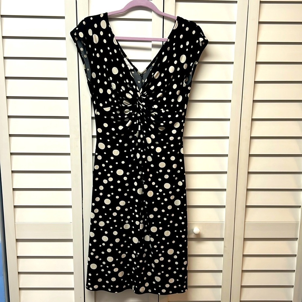 London Times Black and White Polka Dot V‑Neck Dress